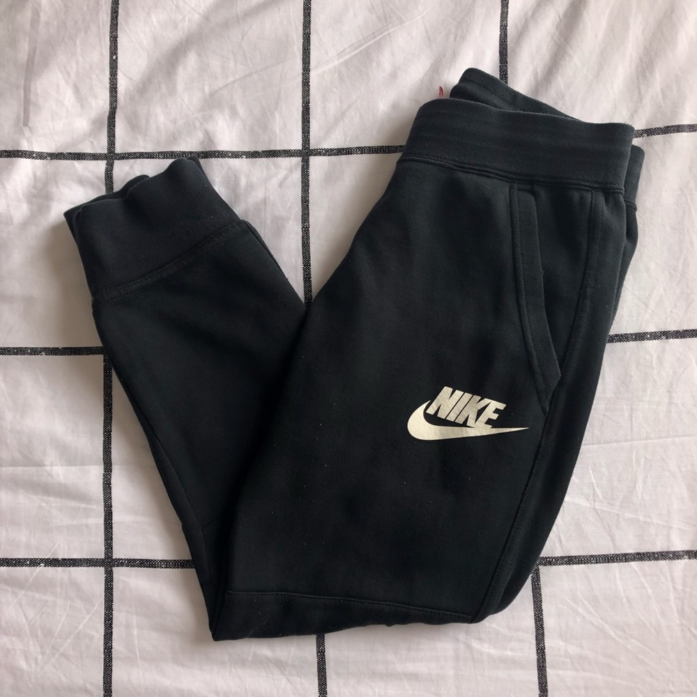 nike capri joggers